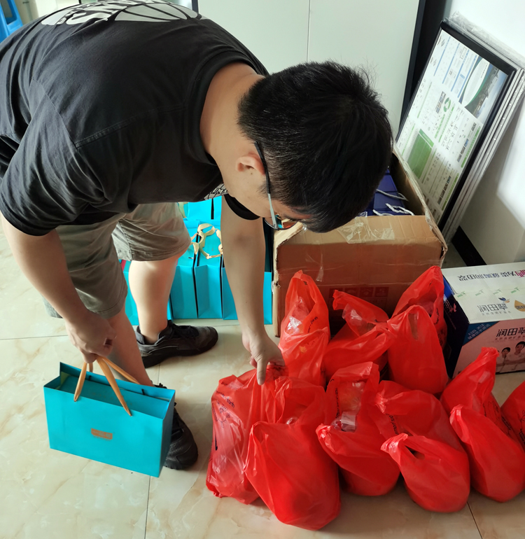 國慶中秋“撞滿懷”，祝大家中秋快樂！